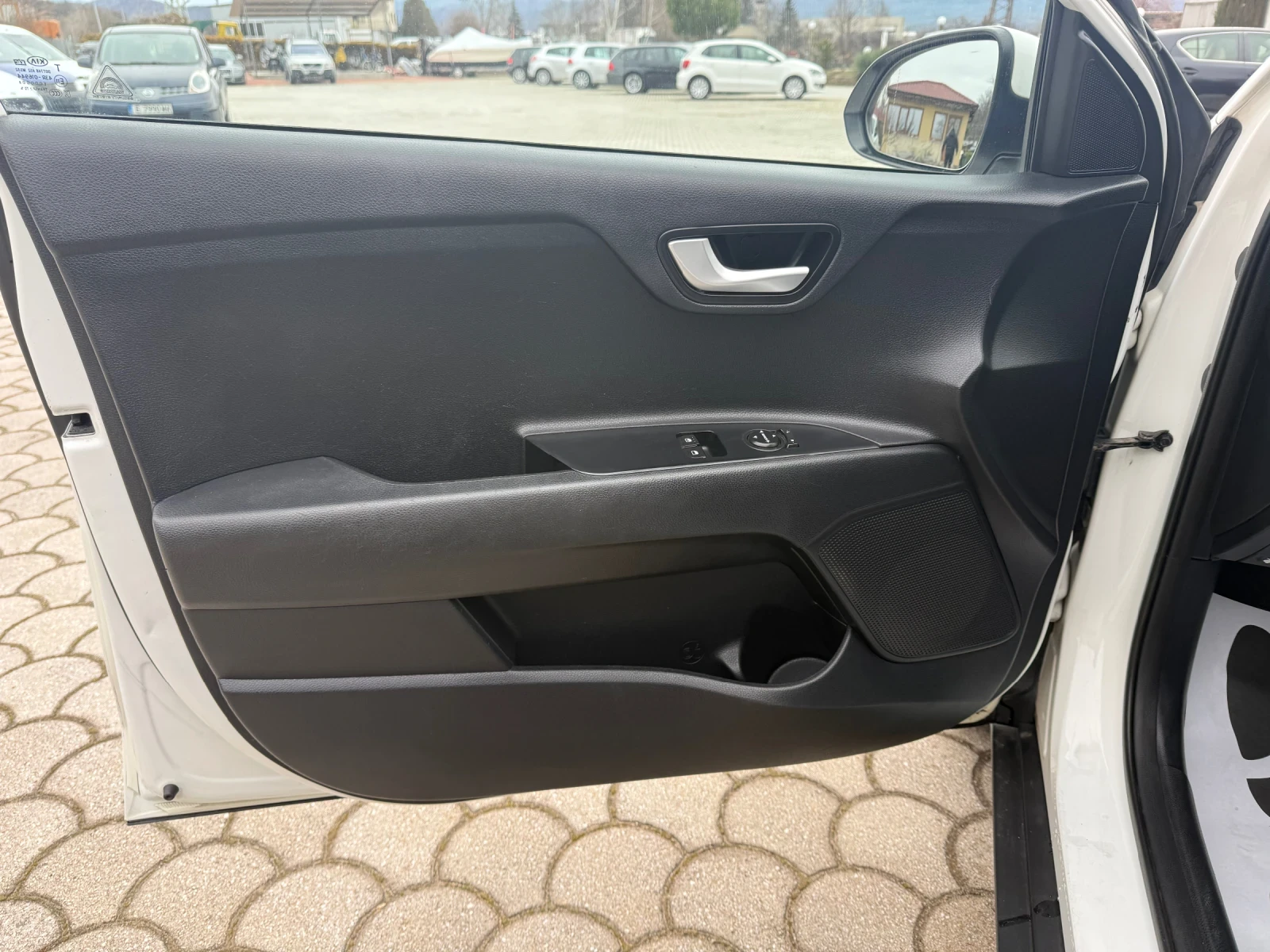 Kia Stonic 1.6 CRDI EURO 6B | Mobile.bg � ����������� 13