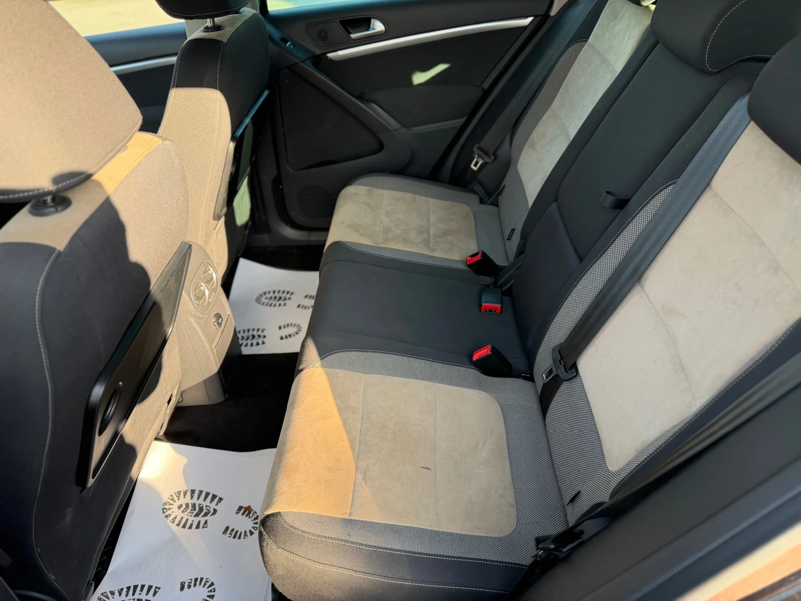 VW Tiguan 2.0 TDI 4x4 SERVICE BOOK, снимка 6 - Автомобили и джипове - 53822911