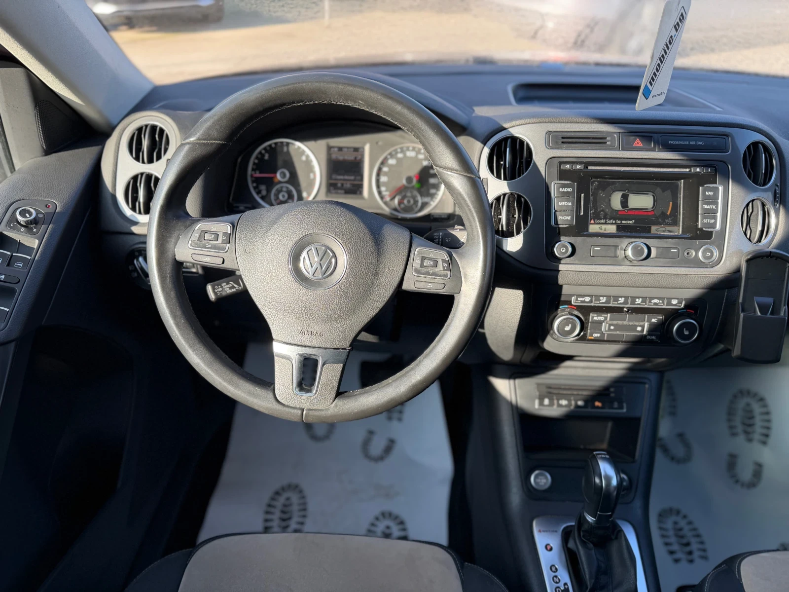 VW Tiguan 2.0 TDI 4x4 SERVICE BOOK, снимка 9 - Автомобили и джипове - 53822911