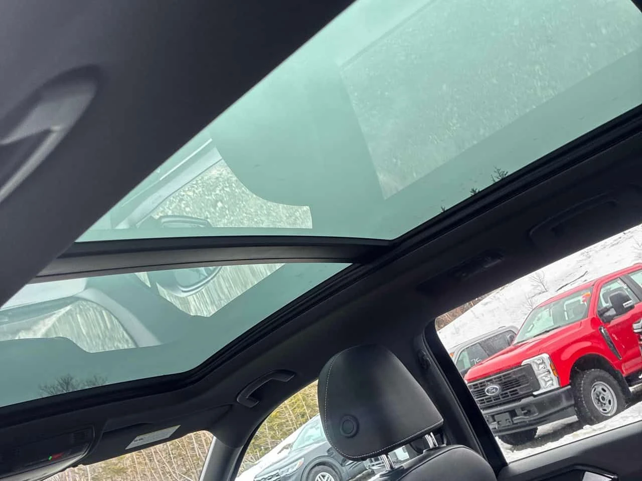 VW Tiguan Comfortline R Line Black Edition /CAMERA/PANO, снимка 13 - Автомобили и джипове - 54126967