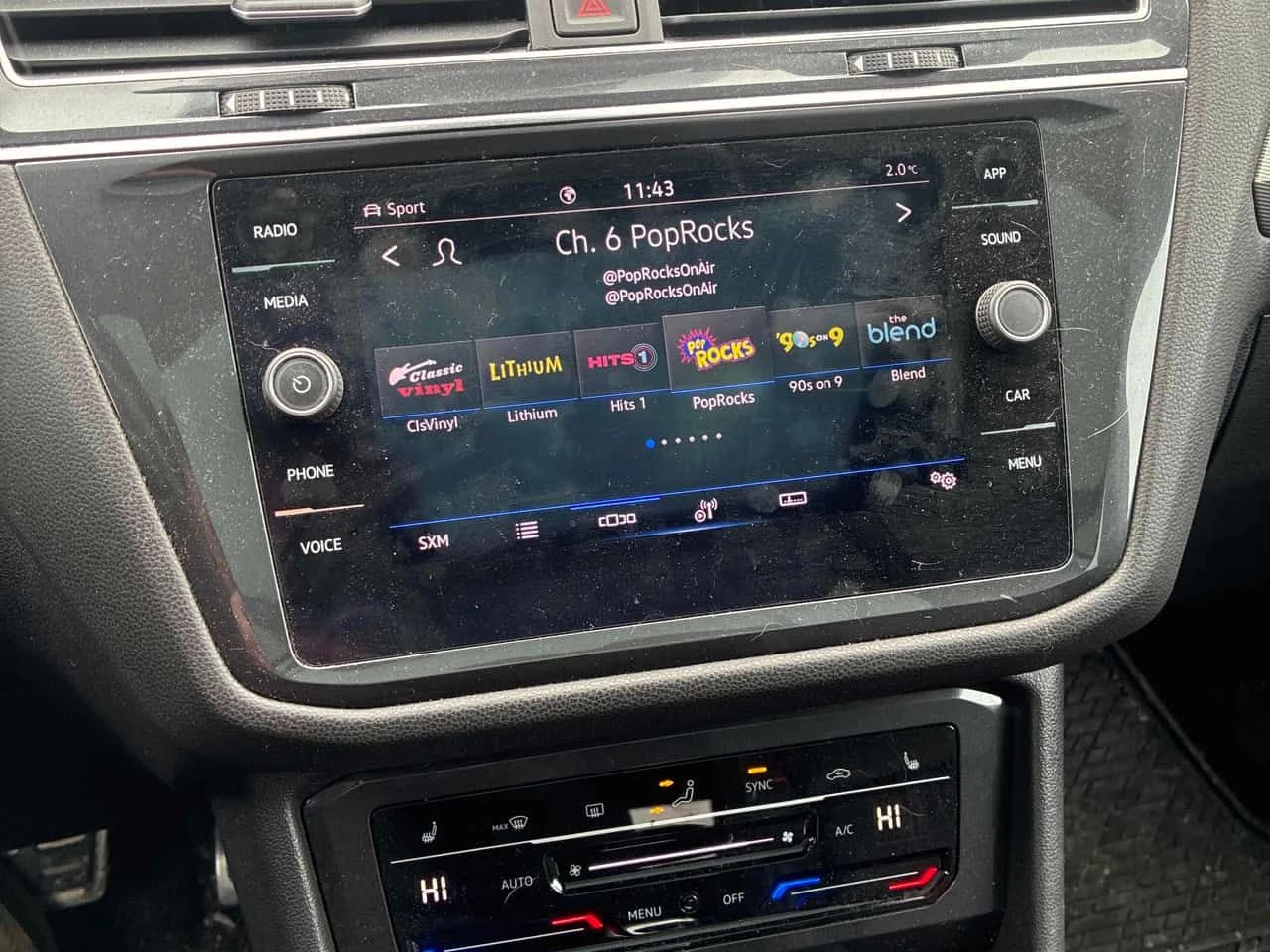 VW Tiguan Comfortline R Line Black Edition /CAMERA/PANO, снимка 9 - Автомобили и джипове - 54126967