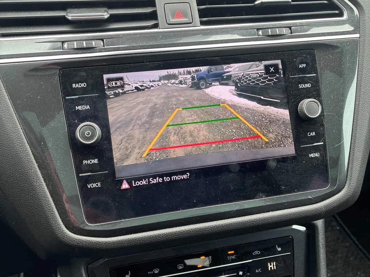 VW Tiguan Comfortline R Line Black Edition /CAMERA/PANO, снимка 10 - Автомобили и джипове - 54126967