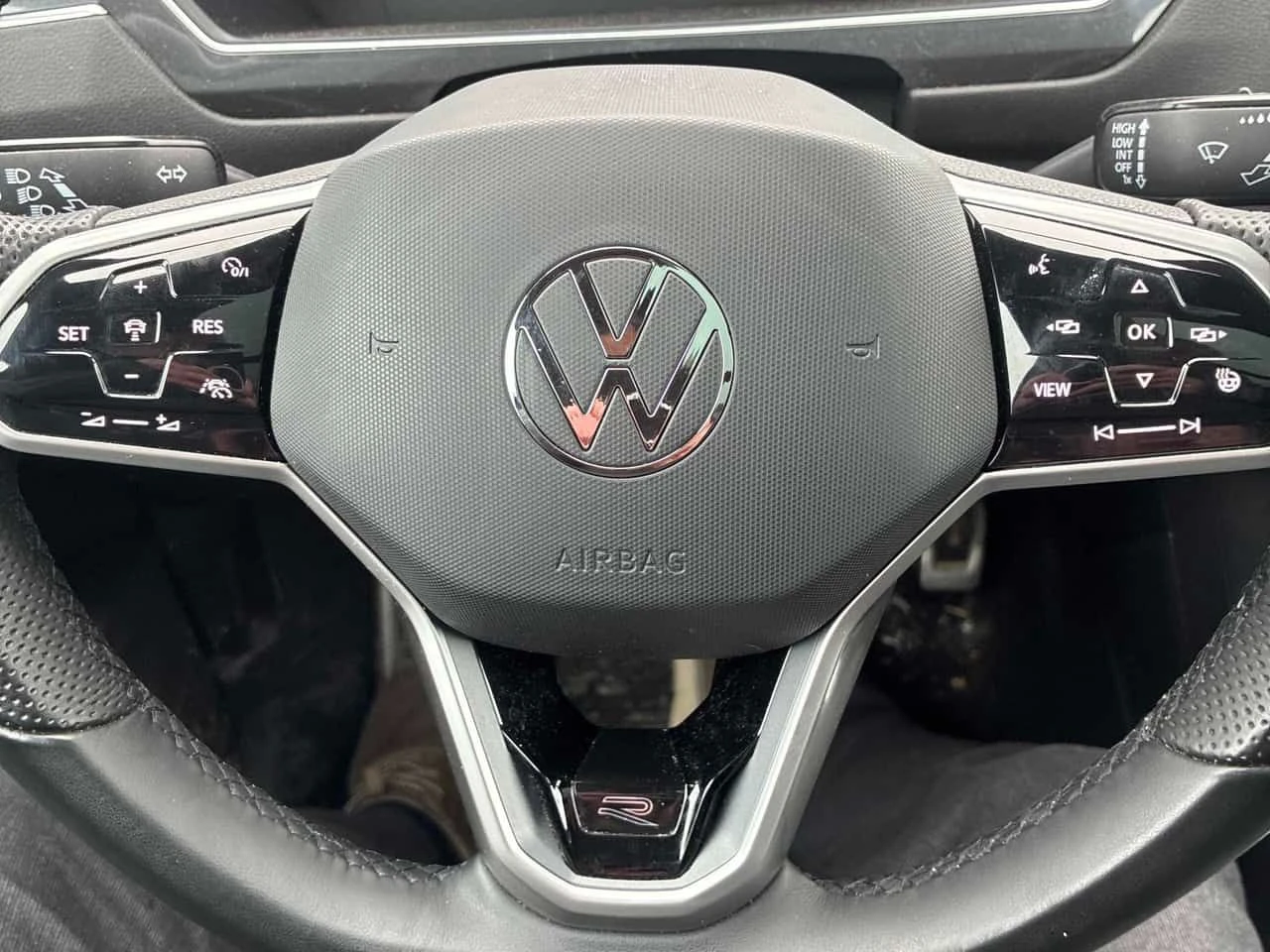 VW Tiguan Comfortline R Line Black Edition /CAMERA/PANO, снимка 14 - Автомобили и джипове - 54126967