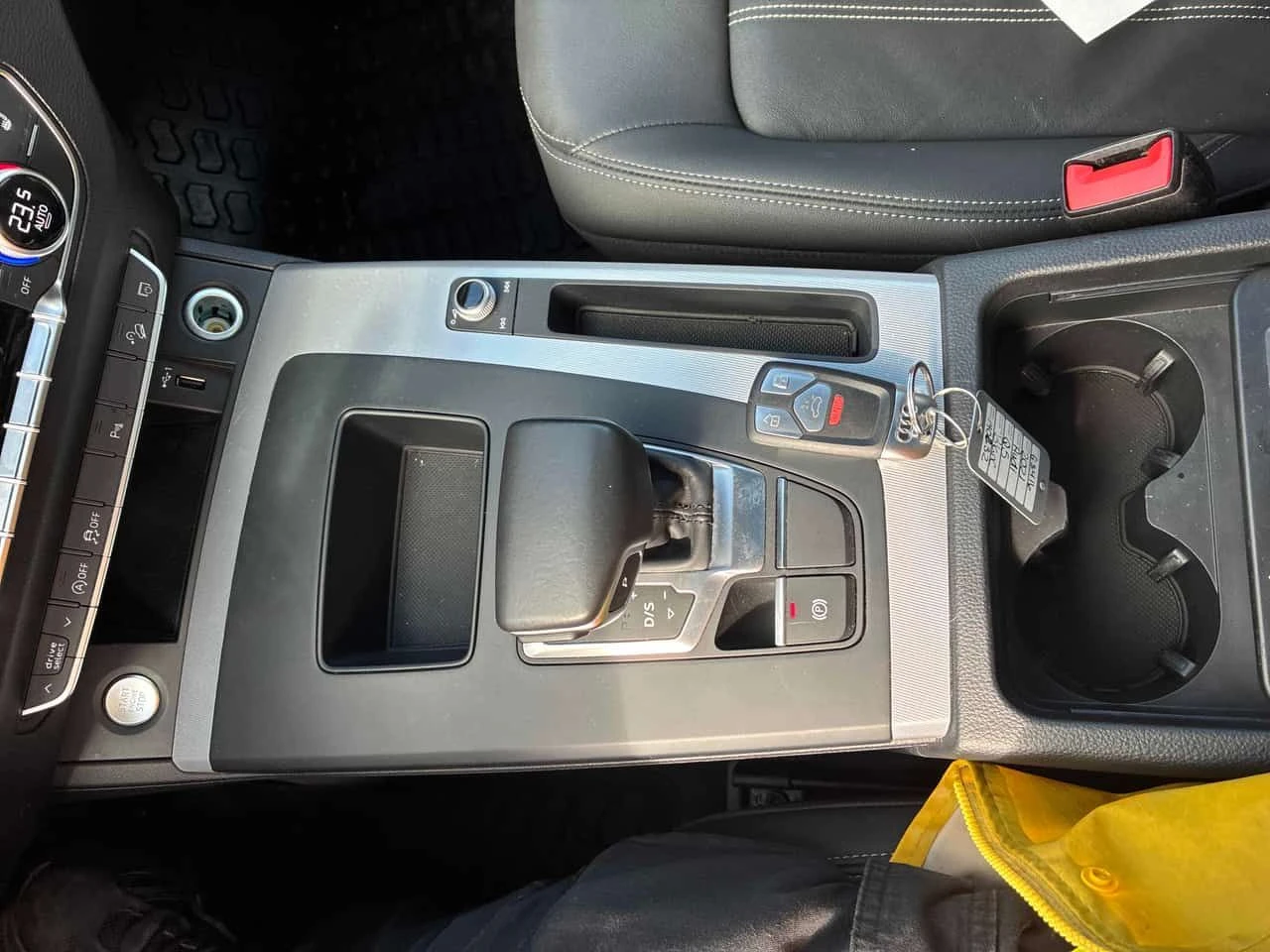 Audi Q5 * PROGRESSIV * ПАНО * ПОДГРЕВИ * KEYLESS * CARFAX, снимка 12 - Автомобили и джипове - 54568891