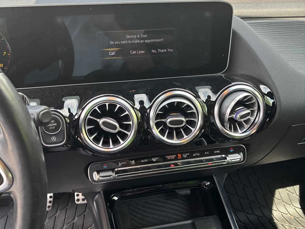 Mercedes-Benz GLA 250 PANO| 360CAM| LANE ASSIST| CARFAX| , снимка 10 - Автомобили и джипове - 54860234