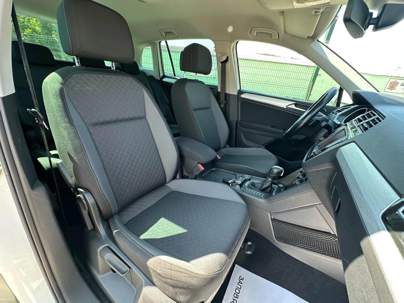 VW Tiguan 2.0TDI-4x4-NAVI-LED-LINEASSIST-DISTRONIC-CAMERA, снимка 16 - Автомобили и джипове - 55453039
