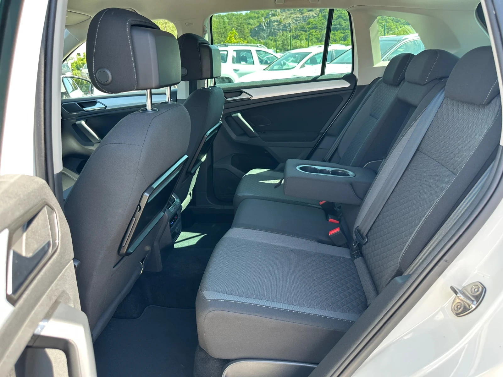 VW Tiguan 2.0TDI-4x4-NAVI-LED-LINEASSIST-DISTRONIC-CAMERA, снимка 12 - Автомобили и джипове - 55453039