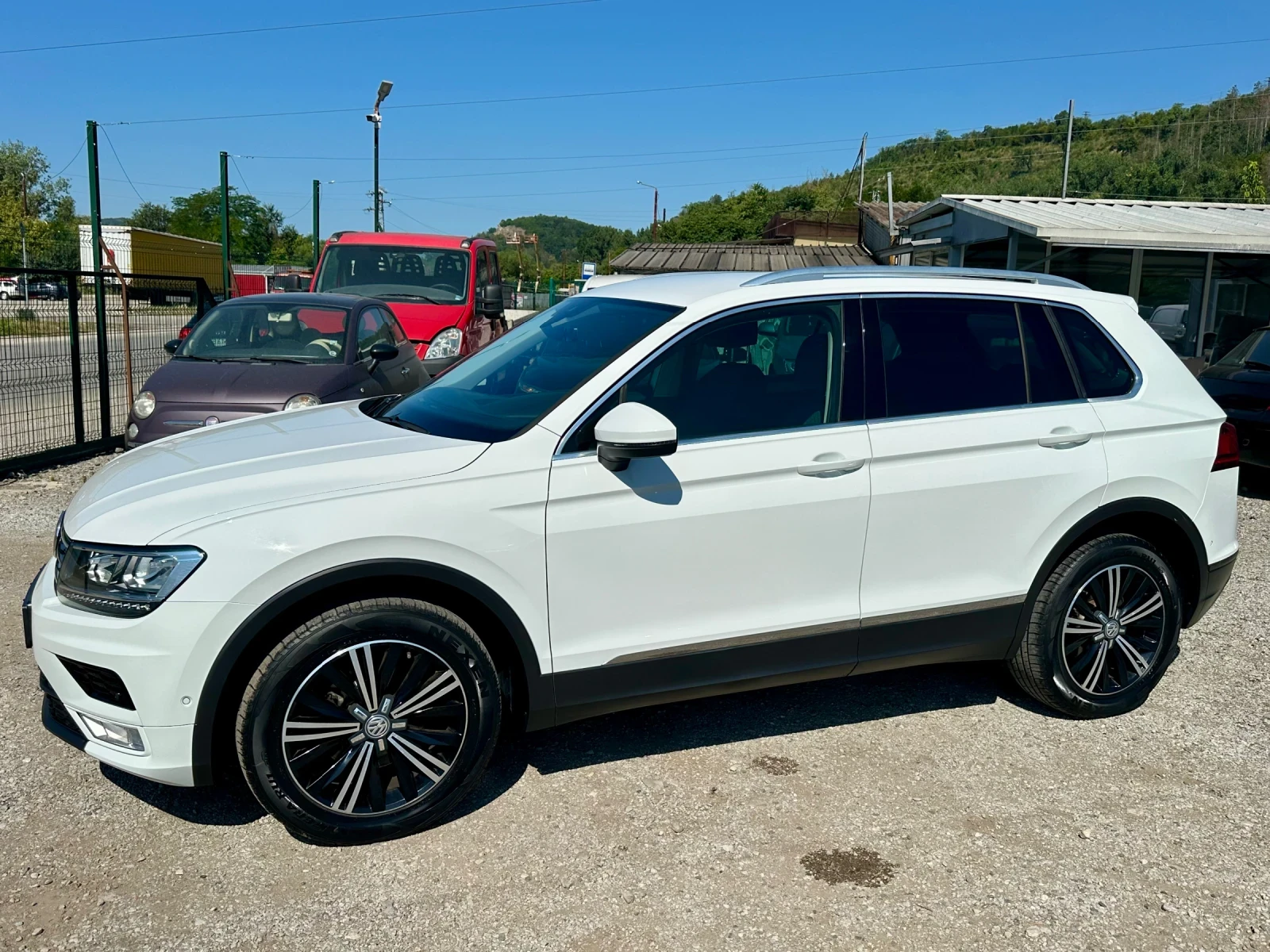 VW Tiguan 2.0TDI-4x4-NAVI-LED-LINEASSIST-DISTRONIC-CAMERA, снимка 3 - Автомобили и джипове - 55453039