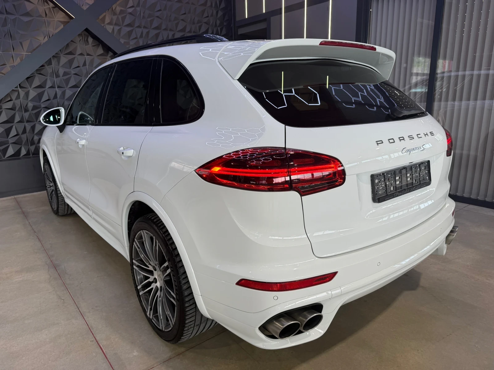 Porsche Cayenne S 4.2 TDI 4X4 * FULL Екстри* BOSE* Панорама* TV* , снимка 3 - Автомобили и джипове - 55531614
