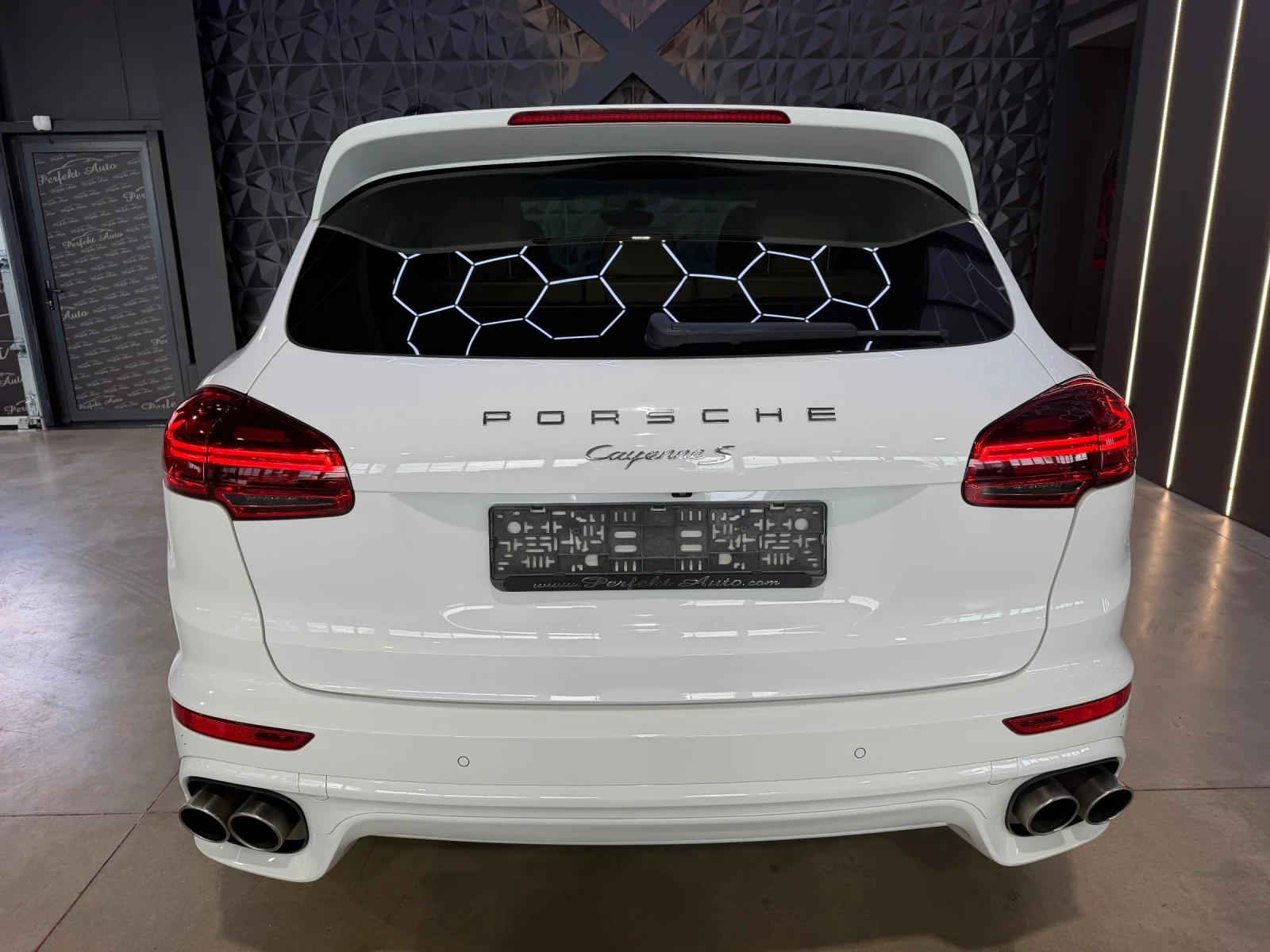 Porsche Cayenne S 4.2 TDI 4X4 * FULL Екстри* BOSE* Панорама* TV* , снимка 4 - Автомобили и джипове - 55531614