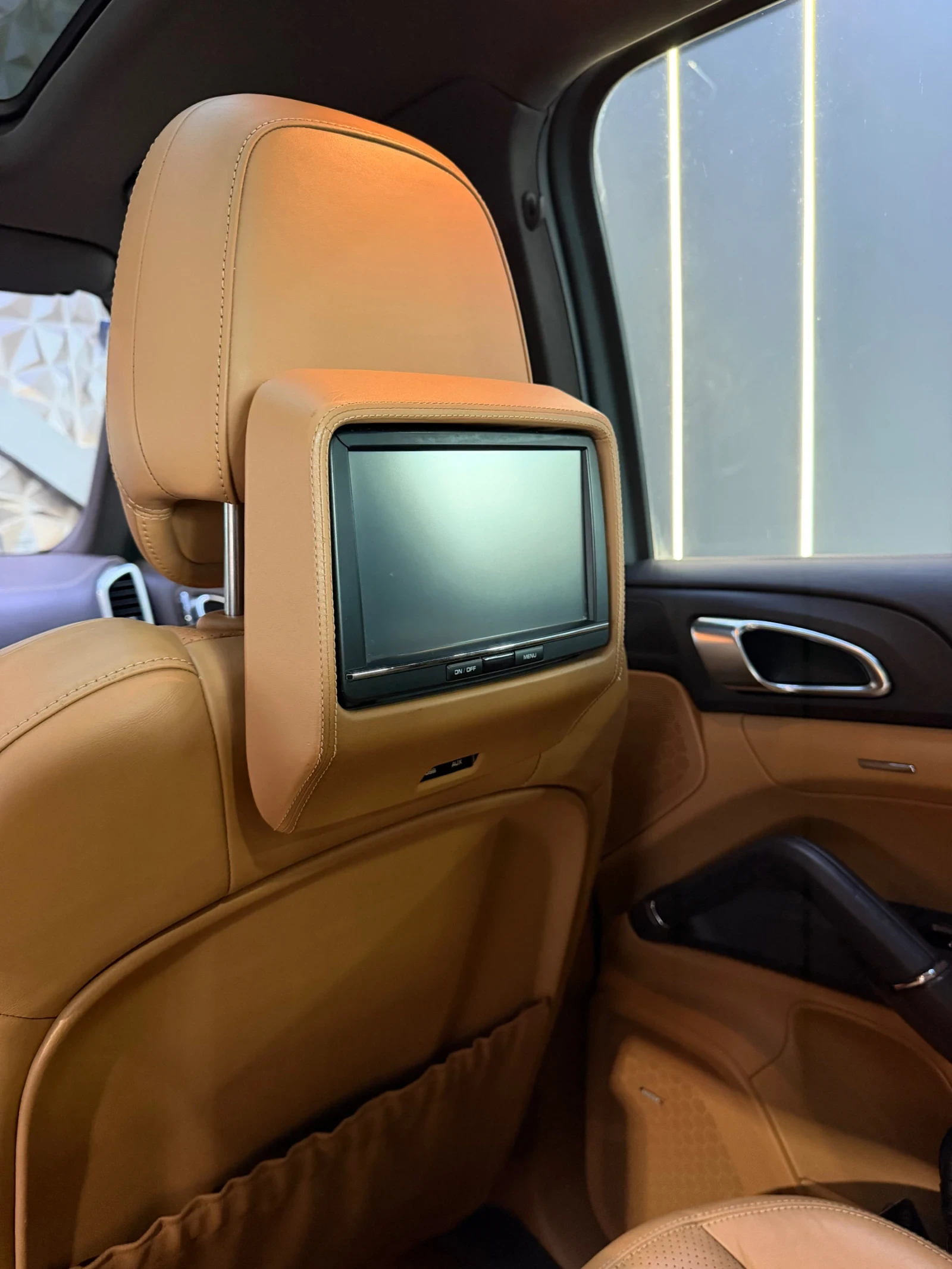 Porsche Cayenne S 4.2 TDI 4X4 * FULL Екстри* BOSE* Панорама* TV* , снимка 6 - Автомобили и джипове - 55531614