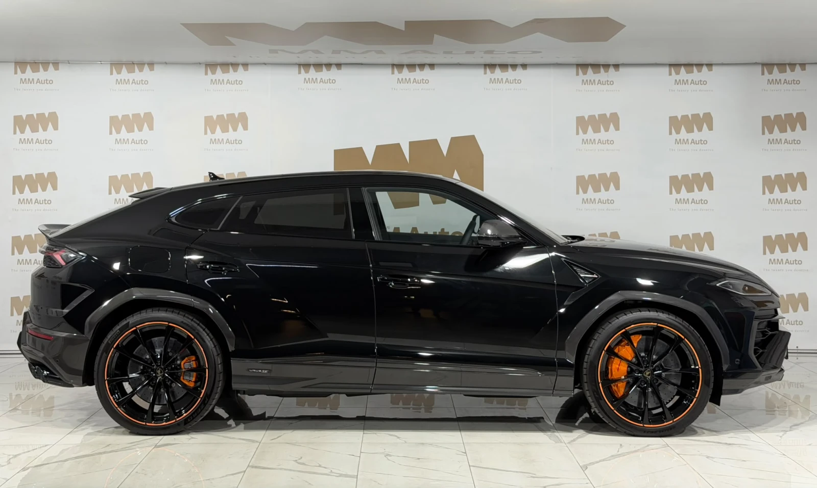 Lamborghini Urus SE* Carbon In&Out* HuD* B&O* Pano, снимка 2 - Автомобили и джипове - 56281732