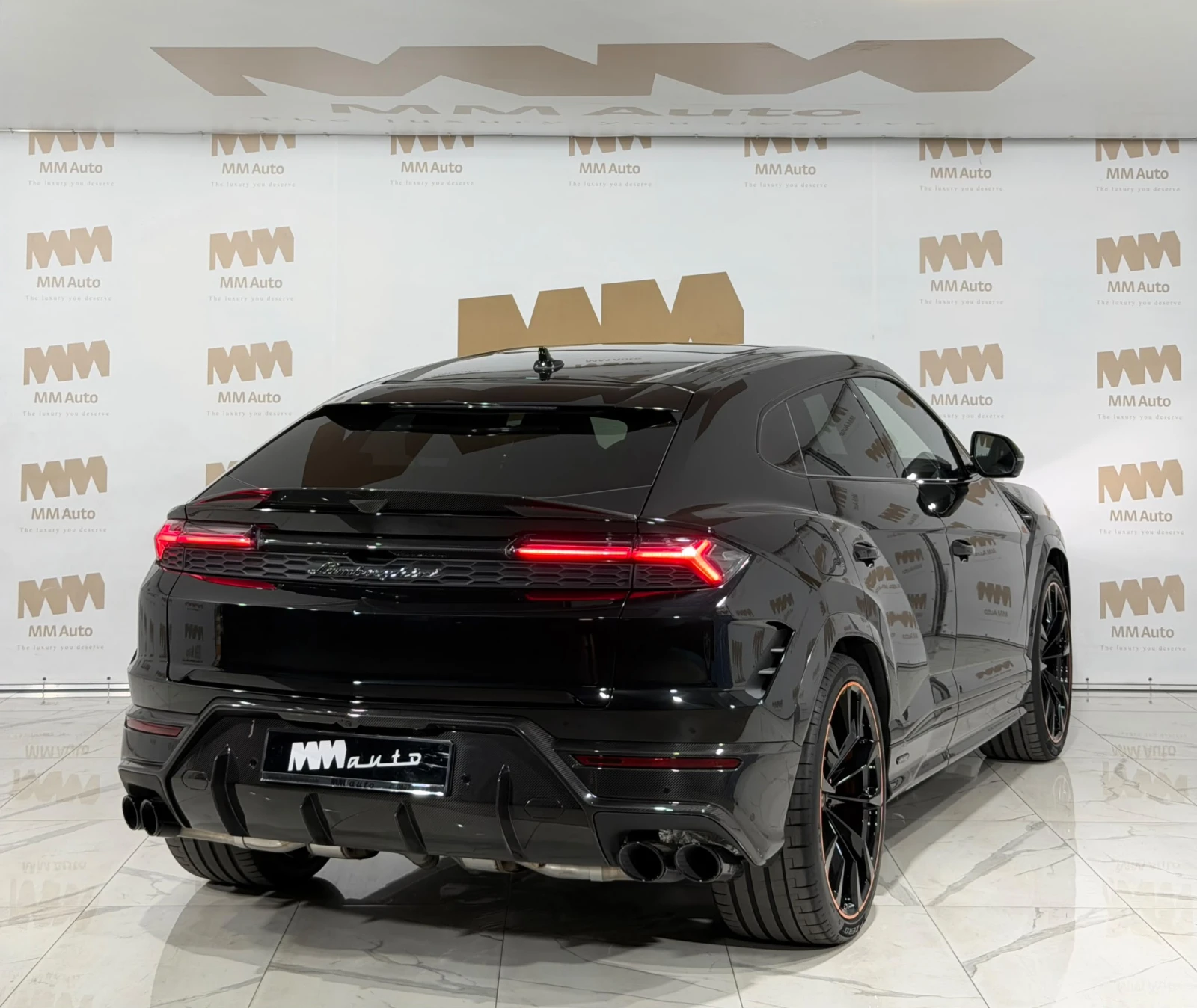 Lamborghini Urus SE* Carbon In&Out* HuD* B&O* Pano, снимка 3 - Автомобили и джипове - 56281732