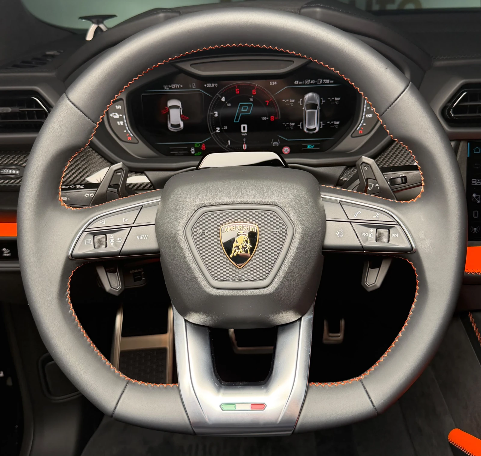 Lamborghini Urus SE* Carbon In&Out* HuD* B&O* Pano, снимка 14 - Автомобили и джипове - 56281732