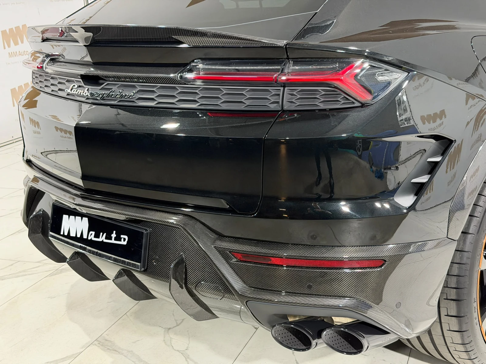Lamborghini Urus SE* Carbon In&Out* HuD* B&O* Pano, снимка 15 - Автомобили и джипове - 56281732