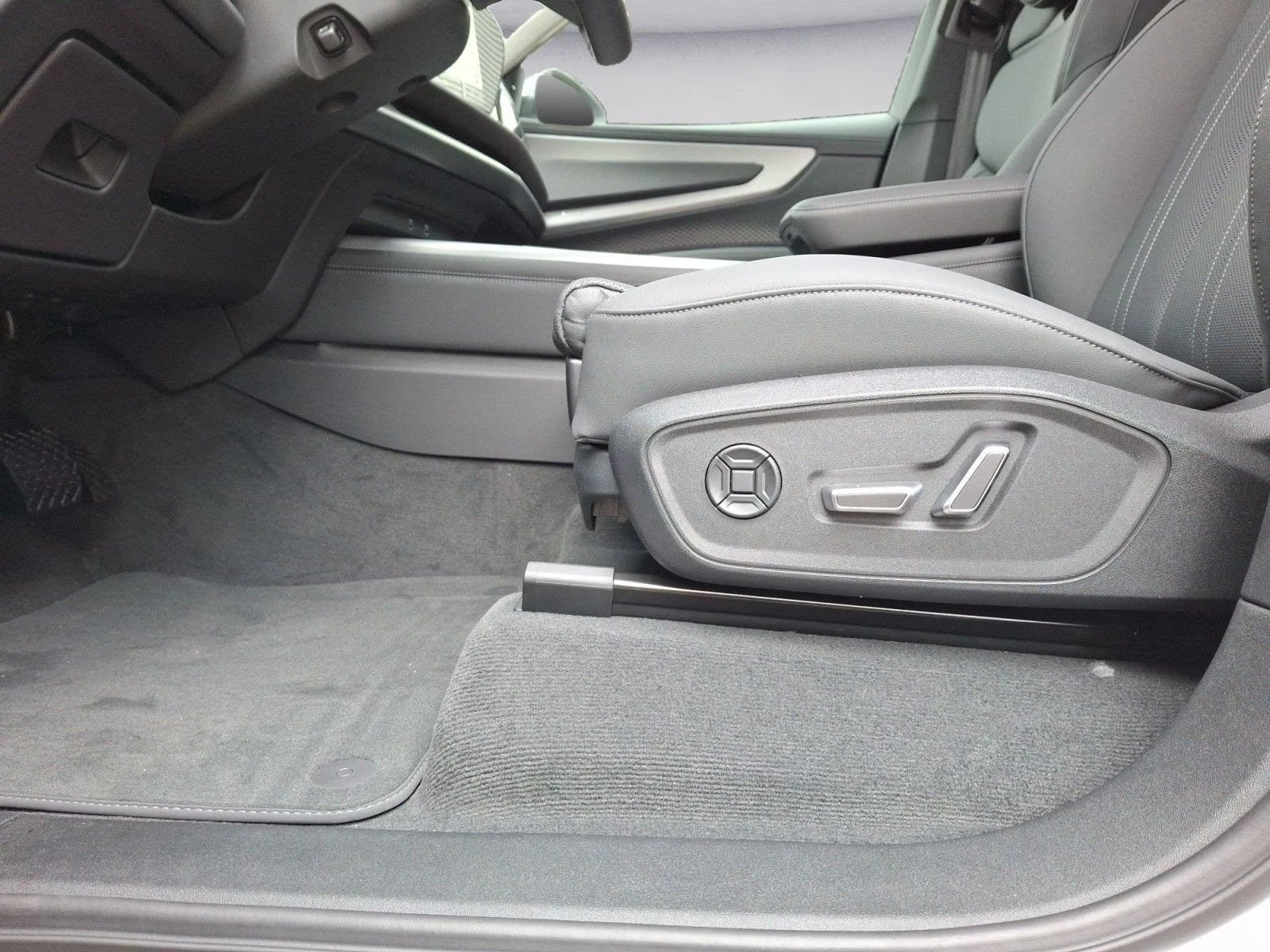 Audi Q7 TDI / S-LINE / TECH+ / MATRIX/ PANO/ 360/ 7 МЕСТЕН, снимка 9 - Автомобили и джипове - 56335376