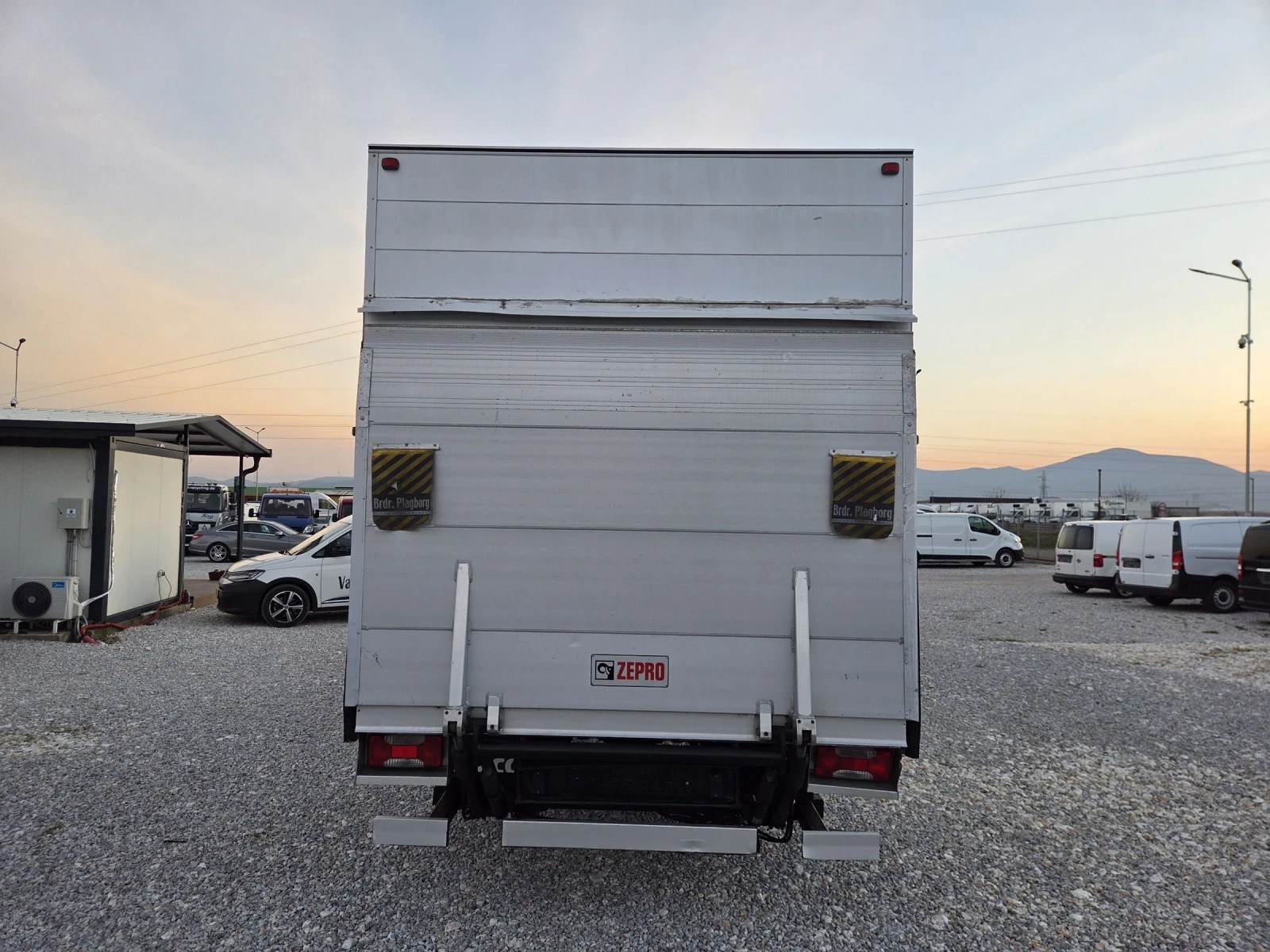 Iveco Daily 35c17, Климатик, П.борд, До 3.5 тона, снимка 4 - Бусове и автобуси - 53823456