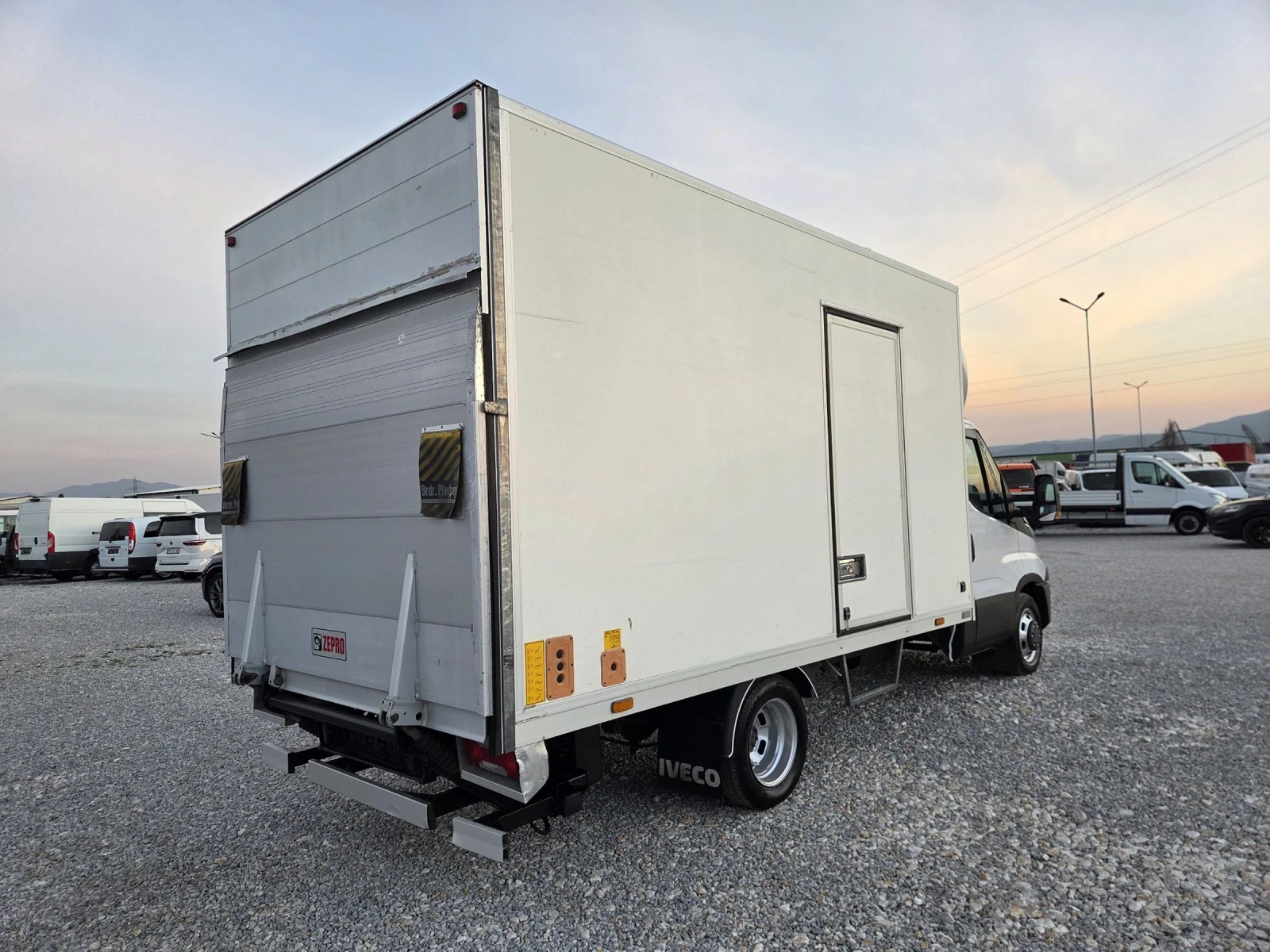 Iveco Daily 35c17, Климатик, П.борд, До 3.5 тона, снимка 5 - Бусове и автобуси - 53823456
