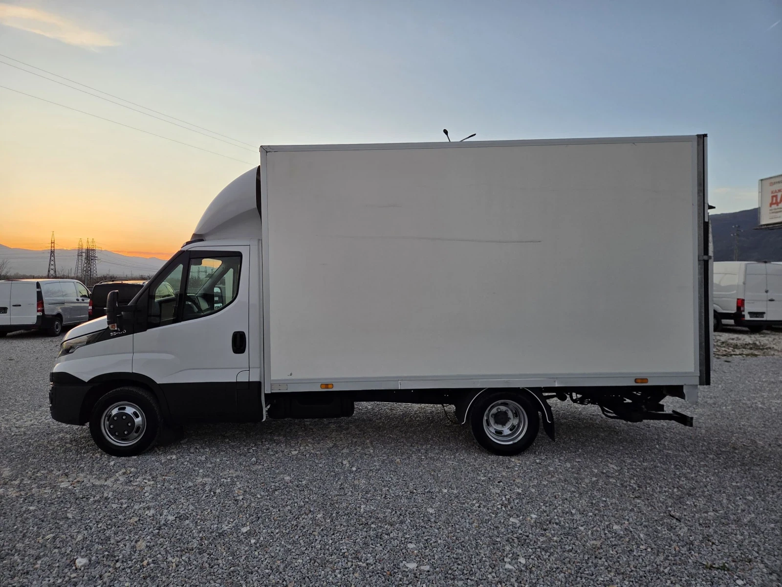 Iveco Daily 35c17, Климатик, П.борд, До 3.5 тона, снимка 2 - Бусове и автобуси - 53823456