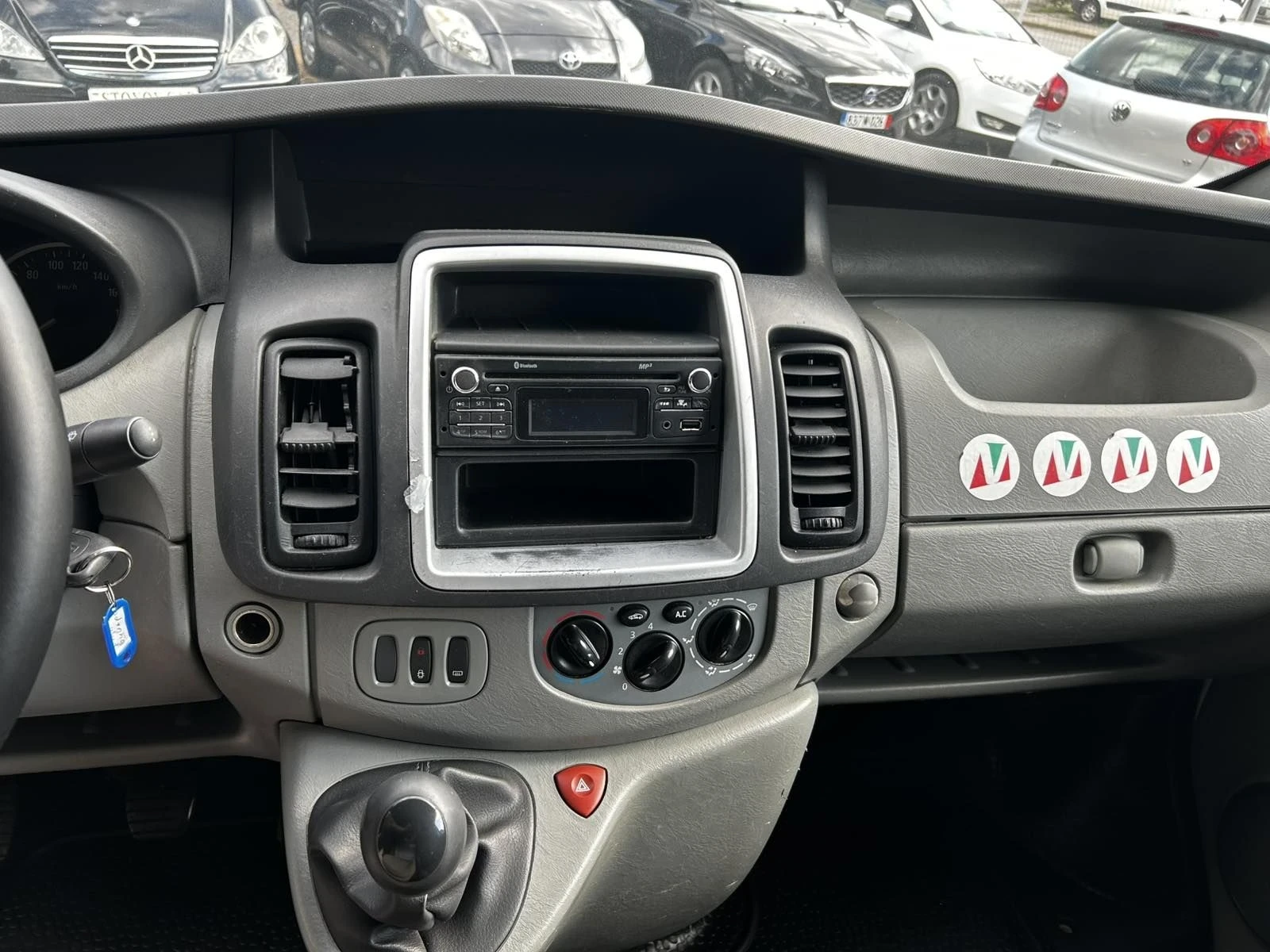 Opel Vivaro 2.0, снимка 12 - Бусове и автобуси - 56378552