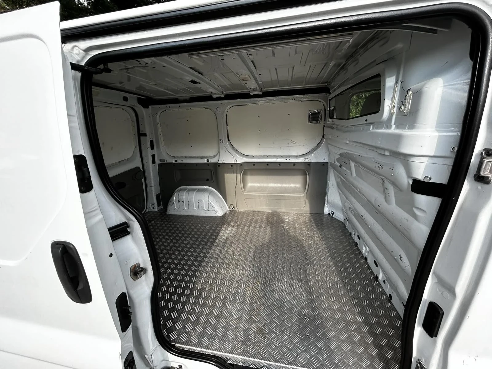 Opel Vivaro 2.0, снимка 6 - Бусове и автобуси - 56378552