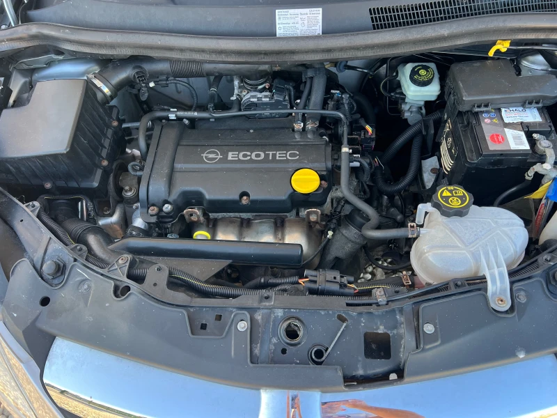 Opel Corsa 1.2i 16v/80p.s-5 vrati, снимка 15 - Автомобили и джипове - 51556934