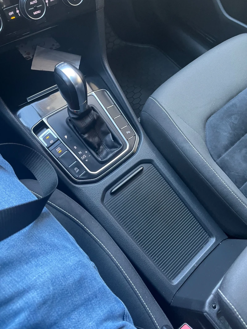 VW Golf 1.6TDI, снимка 8 - Автомобили и джипове - 51614185