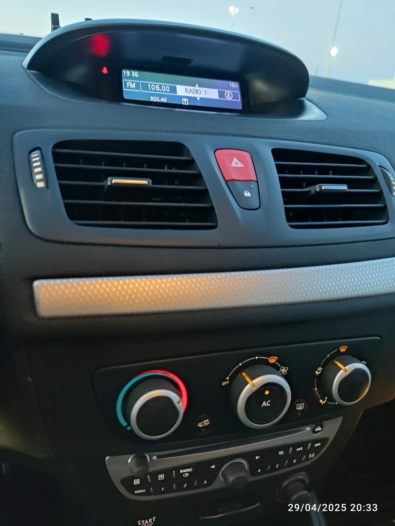 Renault Megane 1.9 DCI 130 hp, снимка 12 - Автомобили и джипове - 52067352