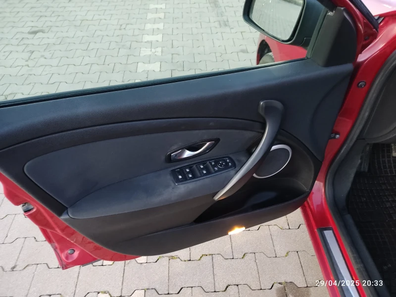 Renault Megane 1.9 DCI 130 hp, снимка 15 - Автомобили и джипове - 52067352