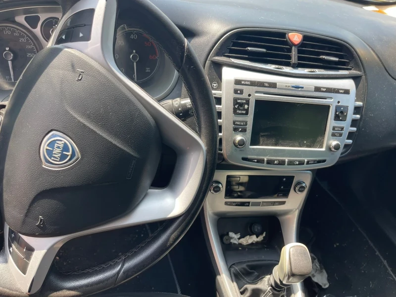Lancia Delta 2.0 MJT DPF, снимка 11 - Автомобили и джипове - 52351080