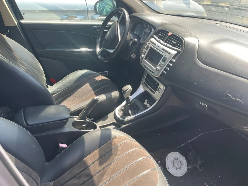 Lancia Delta 2.0 MJT DPF, снимка 8 - Автомобили и джипове - 52351080