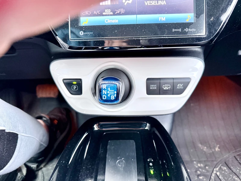 Toyota Prius PRIME* Plug in Hybrid* KeyLess* , снимка 14 - Автомобили и джипове - 52926277