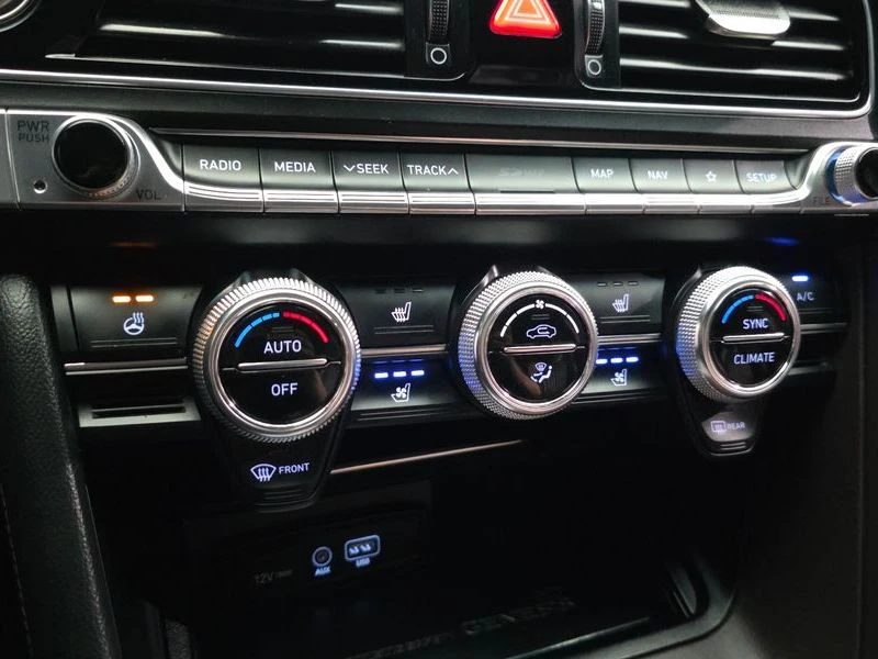 Genesis G70 2.0 Automatic, снимка 14 - Автомобили и джипове - 55598184