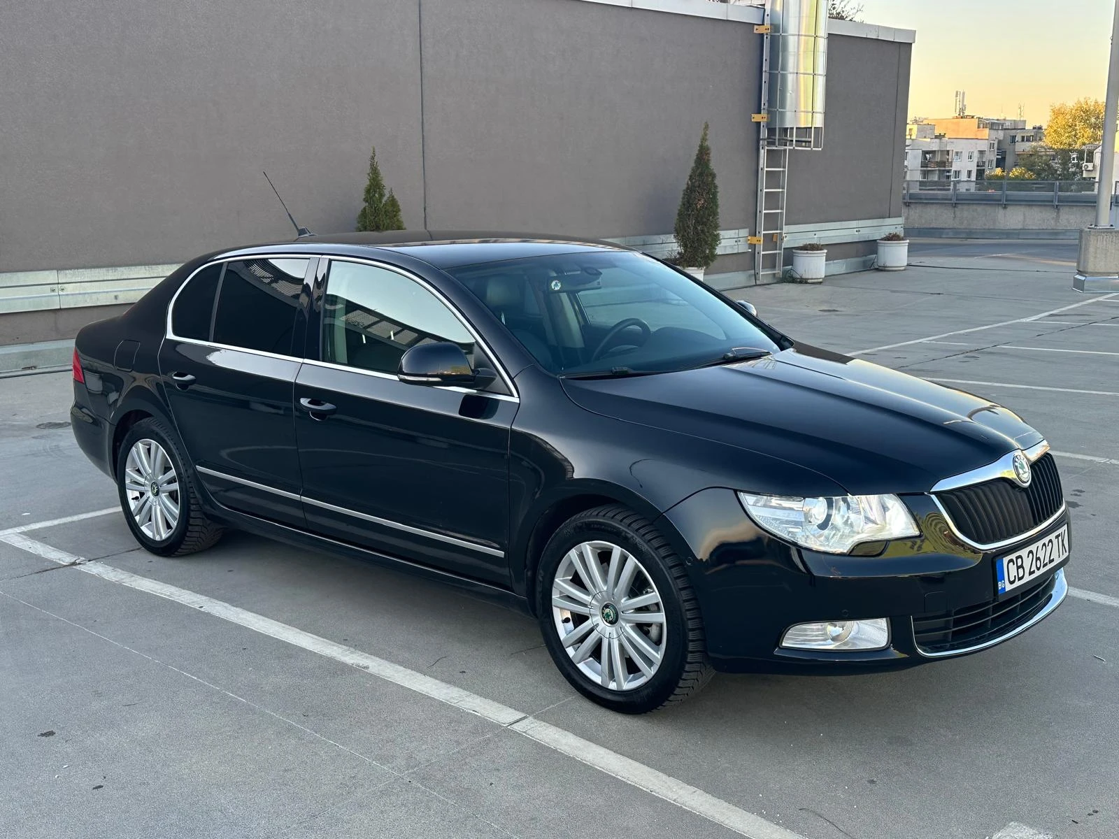 Skoda Superb 2.0TDI L&K LED - изображение 4