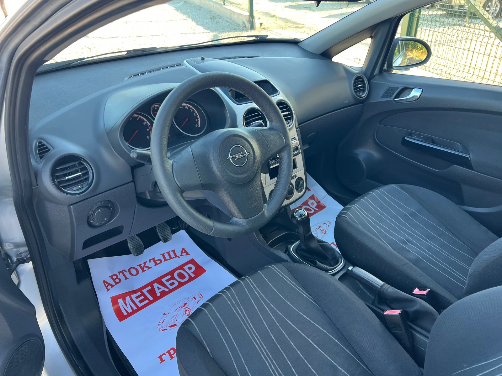 Opel Corsa 1.2i 16v/80p.s-5 vrati - изображение 9