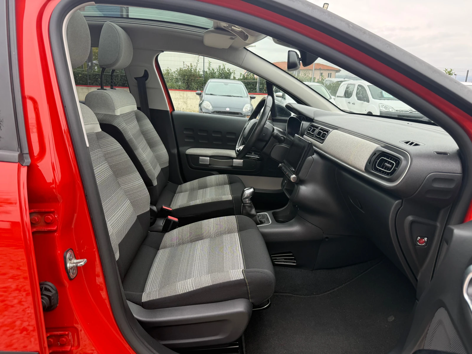 Citroen C3 1.2i/110ps/Panorama/Keyless Go/Full option/Euro6 | Mobile.bg   11