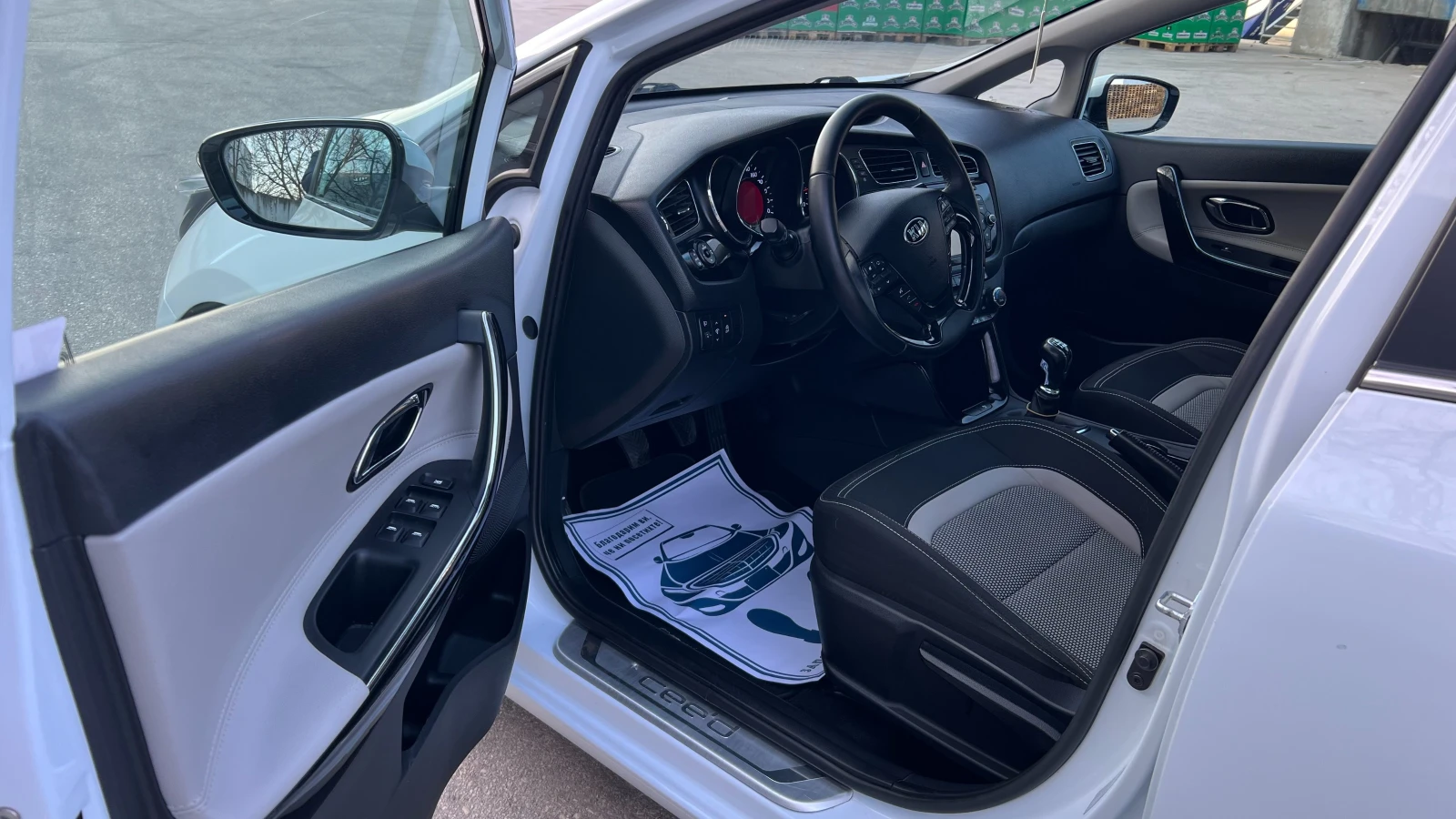 Kia Ceed 1.6 PREMIUM, снимка 10 - Автомобили и джипове - 53878742