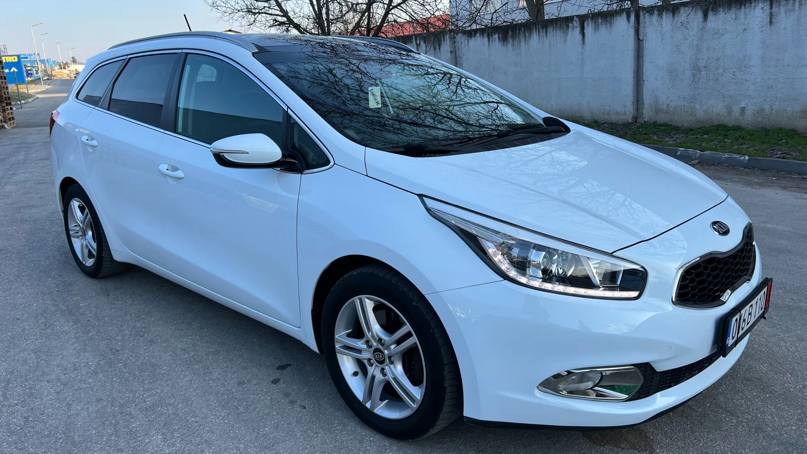 Kia Ceed 1.6 PREMIUM, снимка 3 - Автомобили и джипове - 53878742
