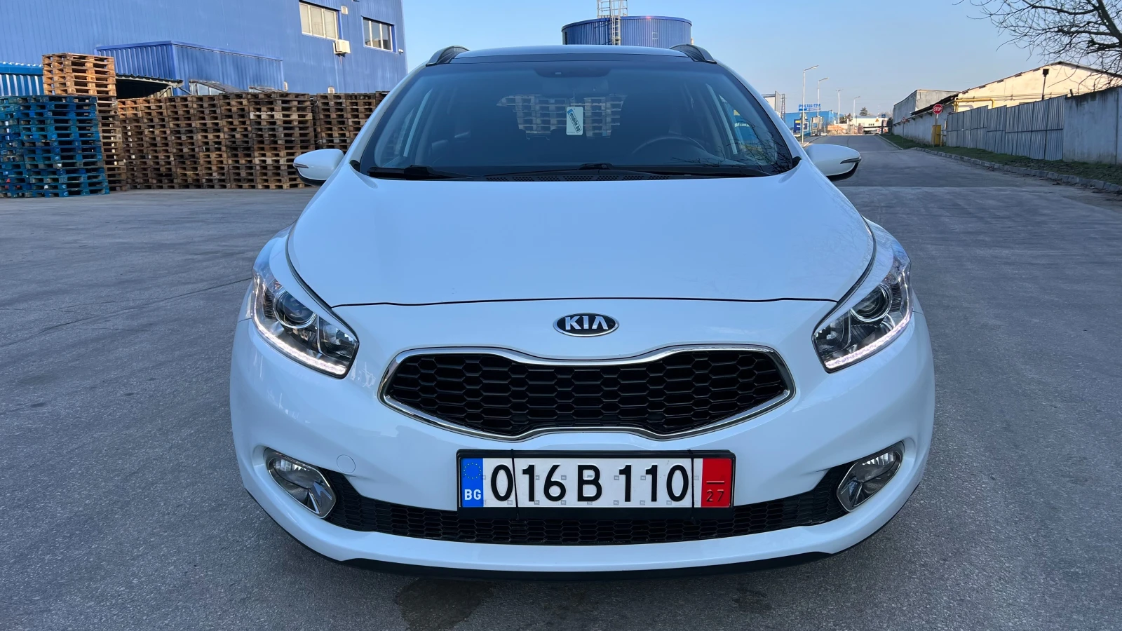 Kia Ceed 1.6 PREMIUM, снимка 2 - Автомобили и джипове - 53878742