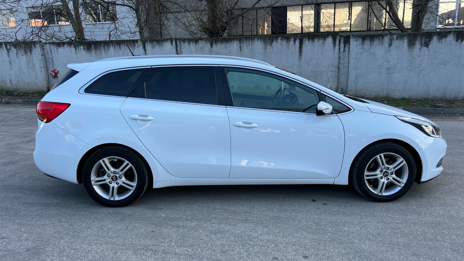 Kia Ceed 1.6 PREMIUM, снимка 6 - Автомобили и джипове - 53878742