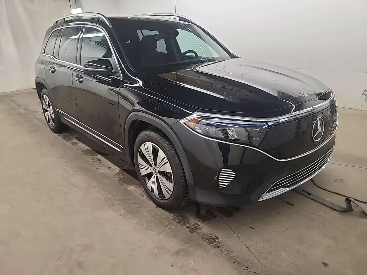 Mercedes-Benz EQB PANORAMA| AMBIENT| CARFAX| , снимка 2 - Автомобили и джипове - 53894585