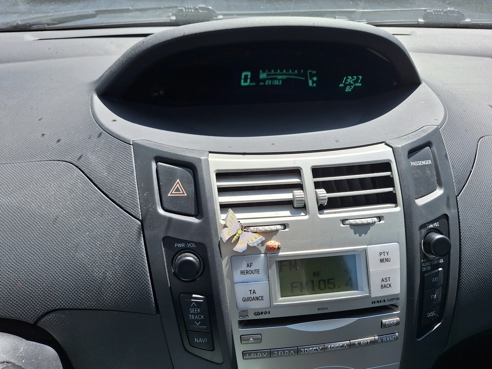 Toyota Yaris 1.3VVTI , снимка 6 - Автомобили и джипове - 54181182