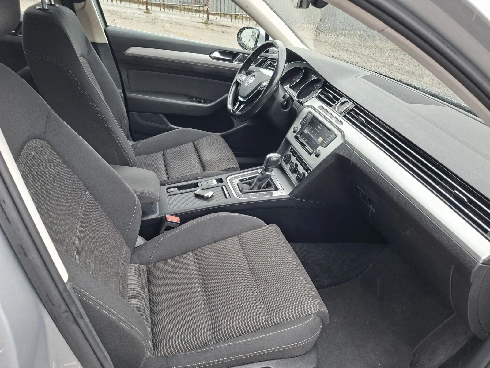 VW Passat 2.0TDi/DSG* Хеnon* LED* NAVI* Distronik* , снимка 9 - Автомобили и джипове - 54353609