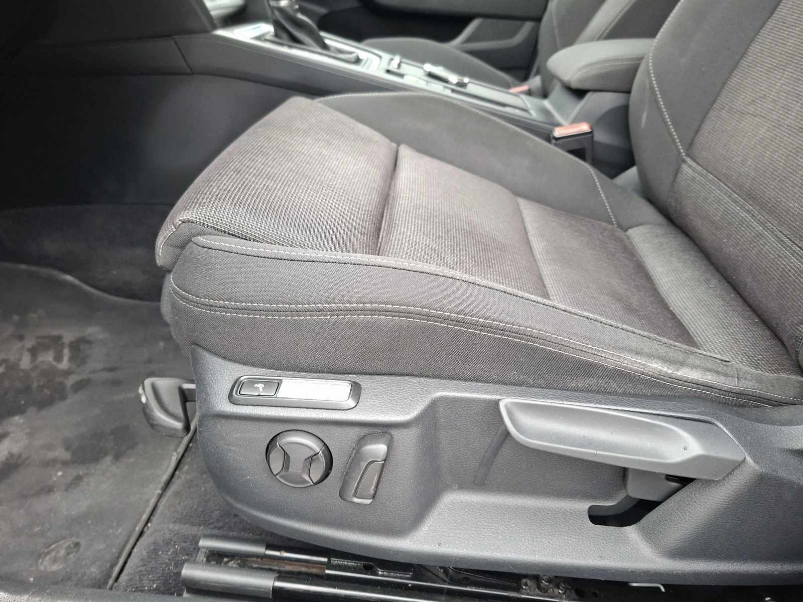 VW Passat 2.0TDi/DSG* Хеnon* LED* NAVI* Distronik* , снимка 14 - Автомобили и джипове - 54353609