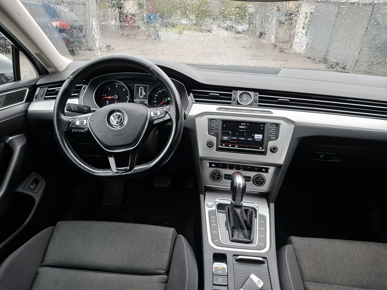 VW Passat 2.0TDi/DSG* Хеnon* LED* NAVI* Distronik* , снимка 10 - Автомобили и джипове - 54353609