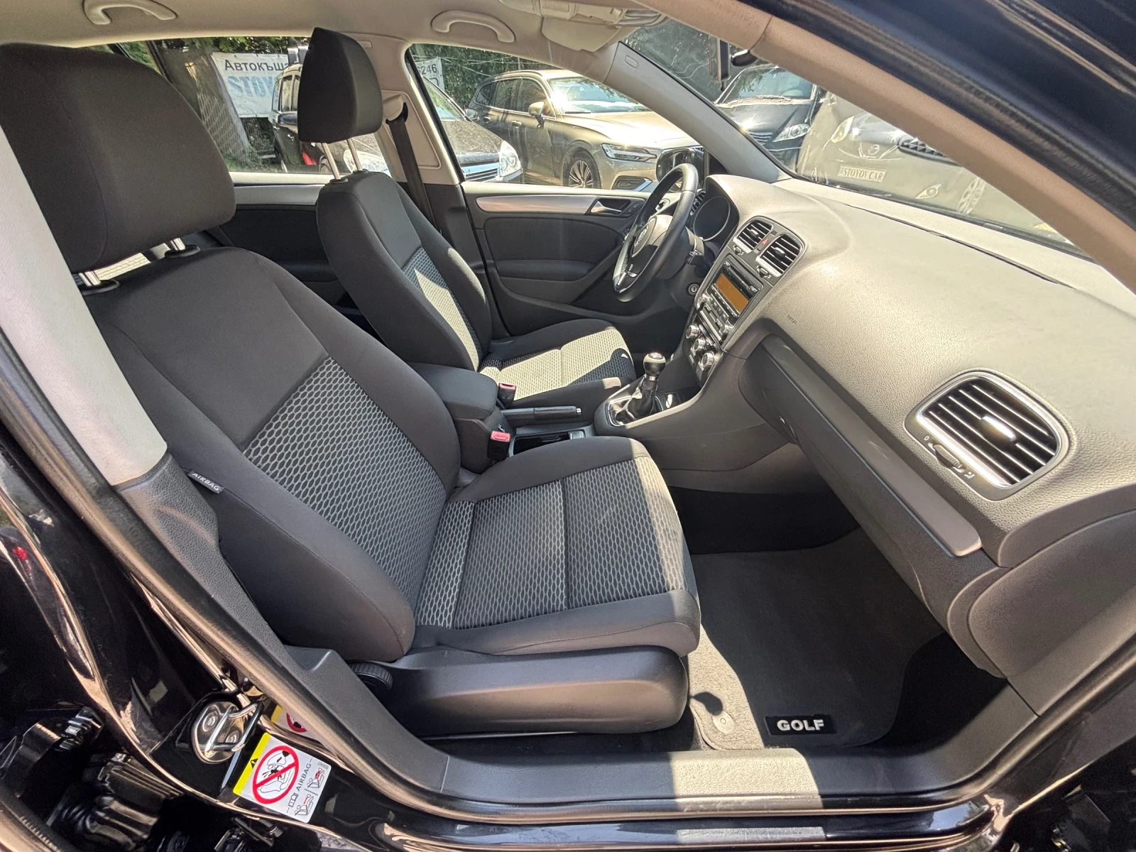 VW Golf 1.6TDI, снимка 8 - Автомобили и джипове - 54940494