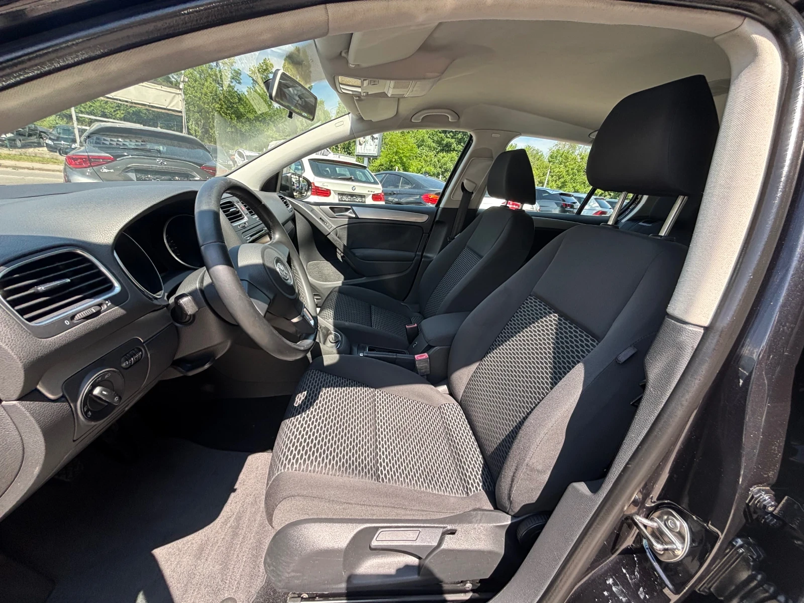 VW Golf 1.6TDI, снимка 11 - Автомобили и джипове - 54940494