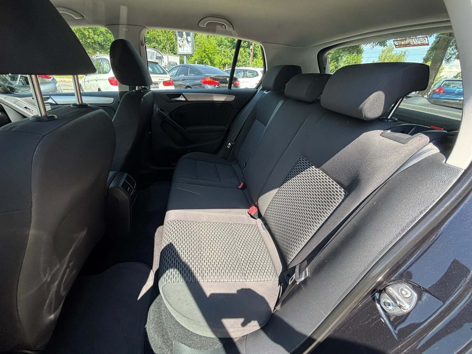 VW Golf 1.6TDI, снимка 9 - Автомобили и джипове - 54940494