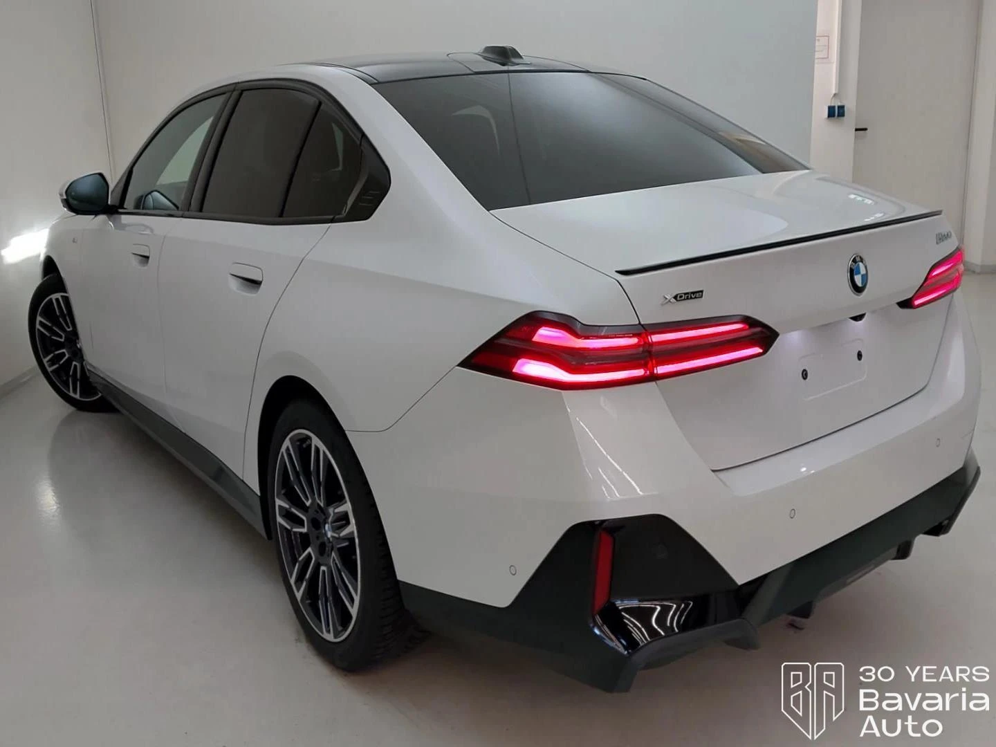 BMW 520 d xDrive M Sport Paket Steptronic, снимка 2 - Автомобили и джипове - 55018886