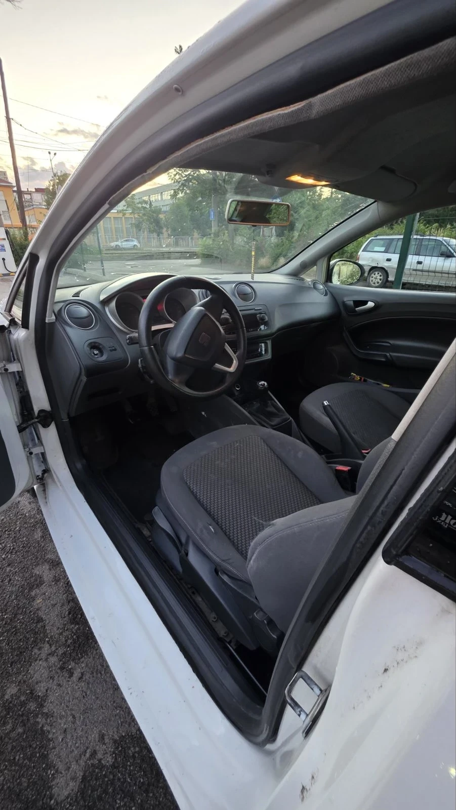 Seat Ibiza 1.2TDI, снимка 11 - Автомобили и джипове - 55166389